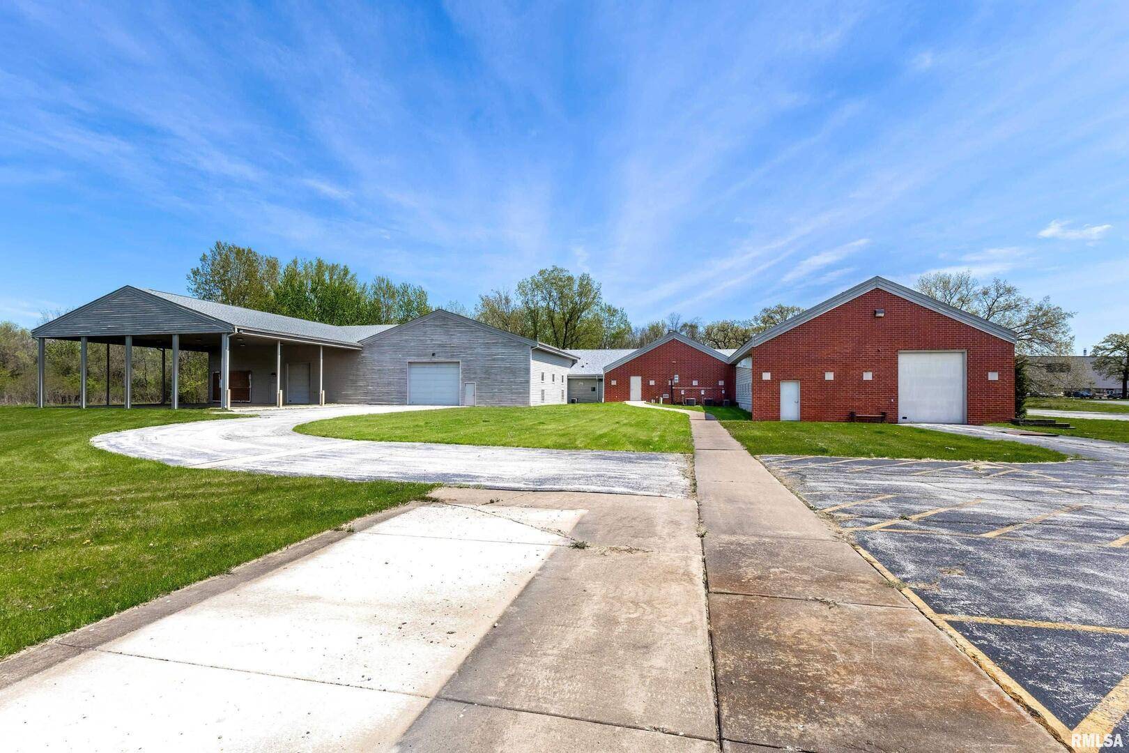479 27TH ST, East Moline, IL 61244