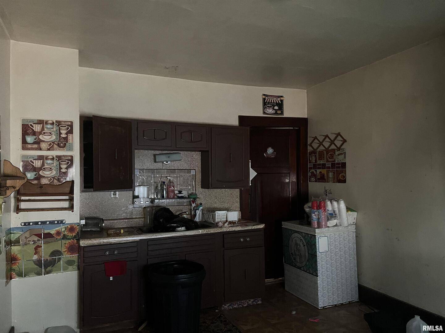 103 S 6TH ST, Clinton, IA 52732