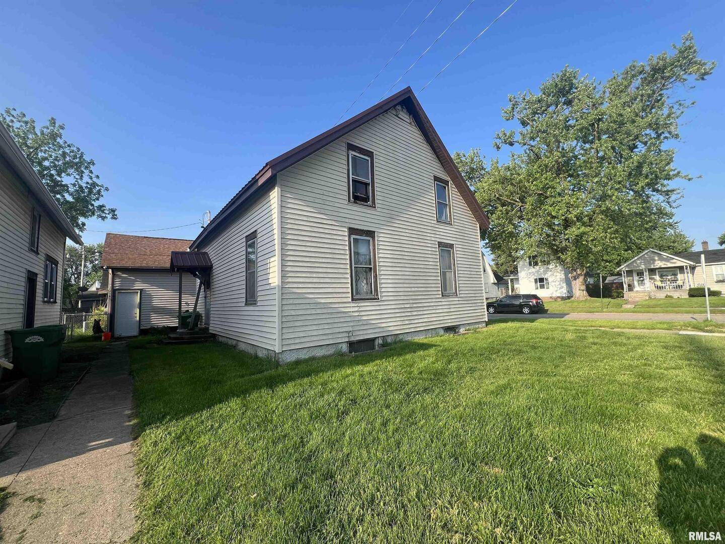 103 S 6TH ST, Clinton, IA 52732