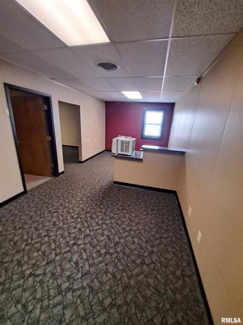 4711 N BRADY ST, Davenport, IA 52806