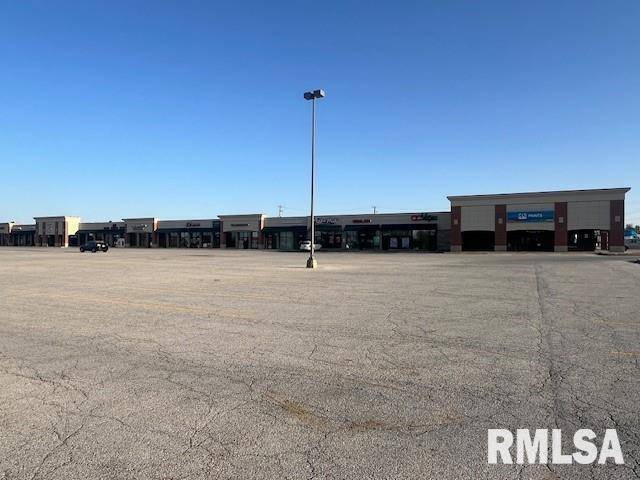 2332 SPRUCE HILLS DR, Bettendorf, IA 52722