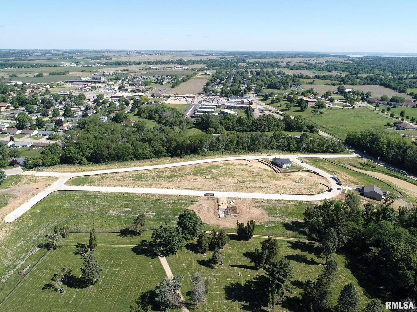 981 9TH AVE N, Clinton, IA 52732