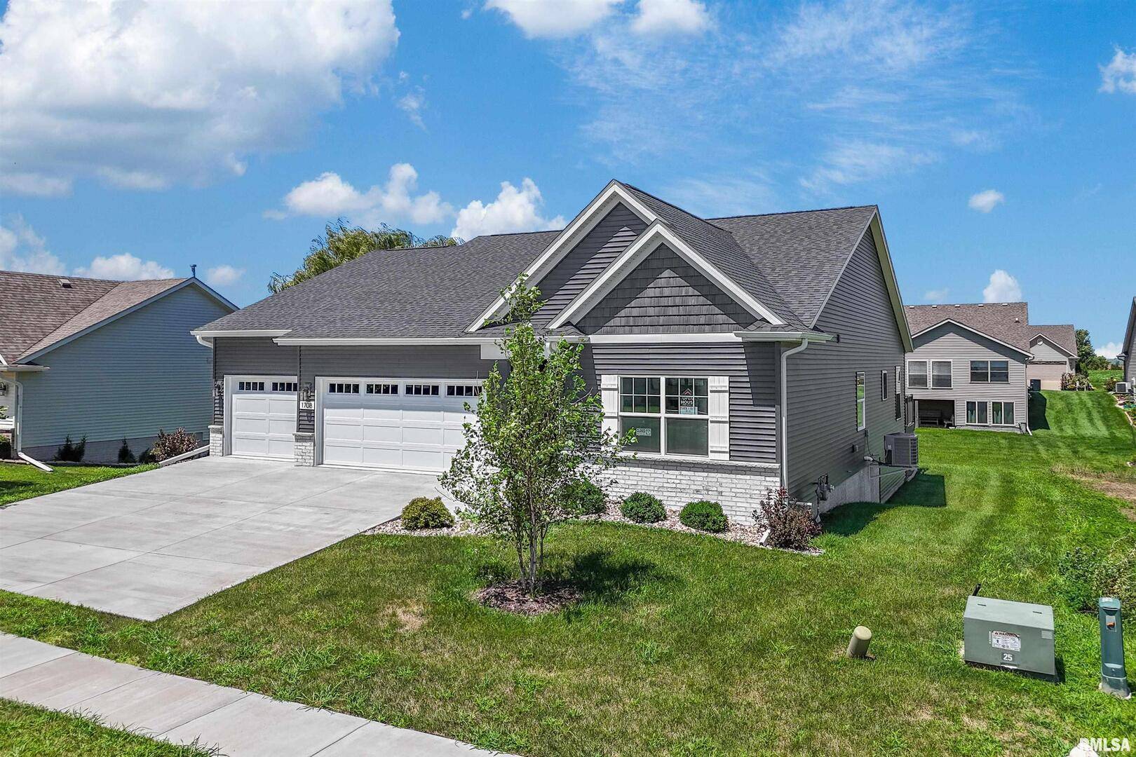 1708 CONOR CT, Clinton, IA 52732