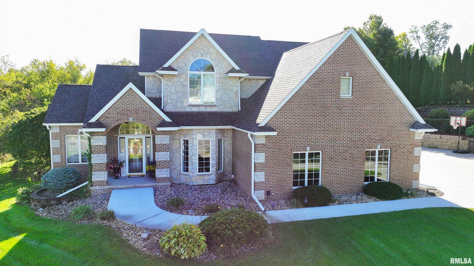 539 34th AVE N, Clinton, IA 52732