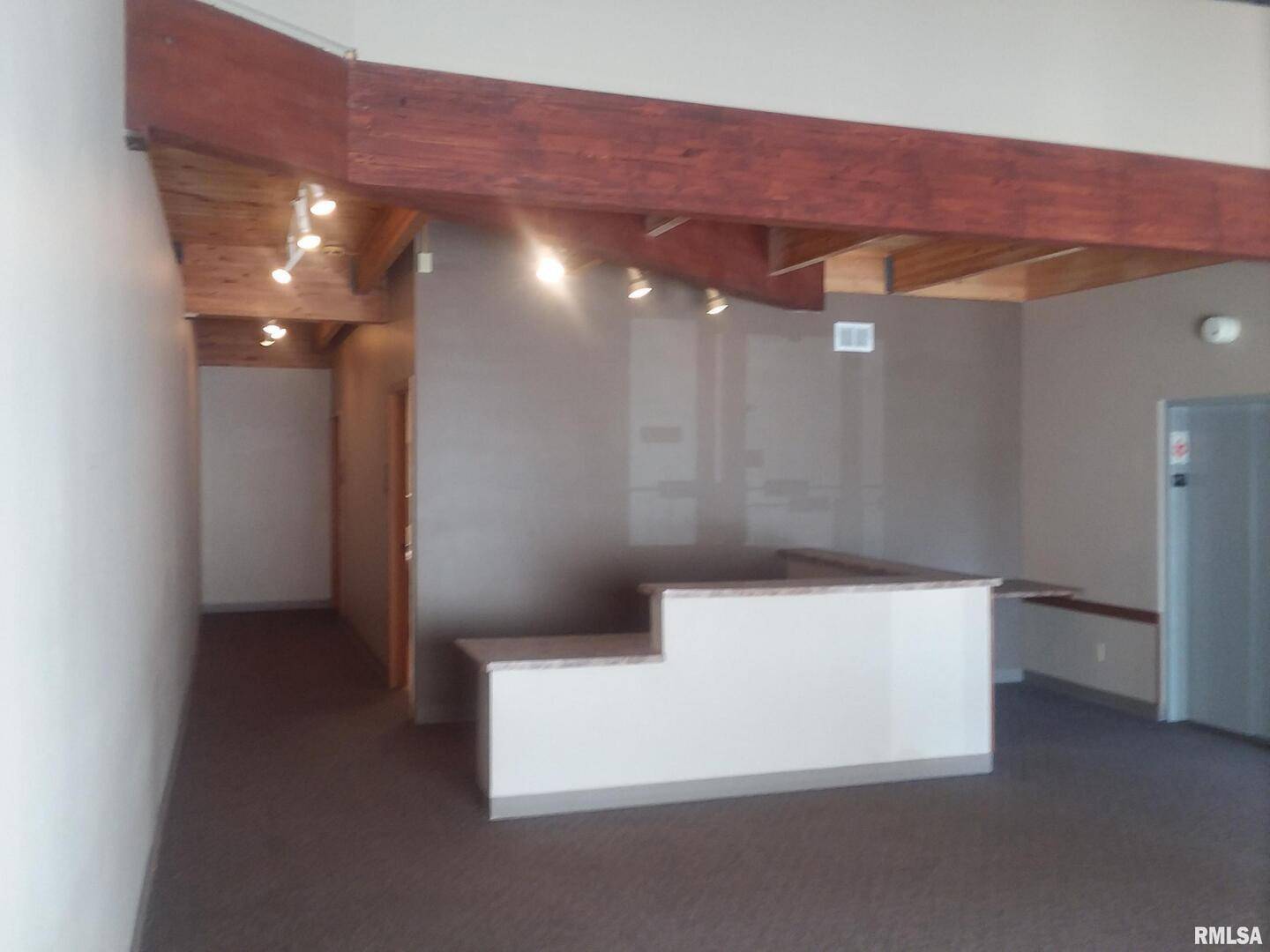 4711 N BRADY ST, Davenport, IA 52806