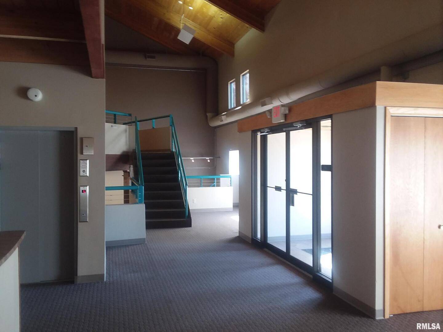 4711 N BRADY ST, Davenport, IA 52806
