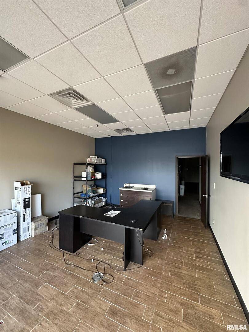 2140 W KIMBERLY RD #8, Davenport, IA 52806