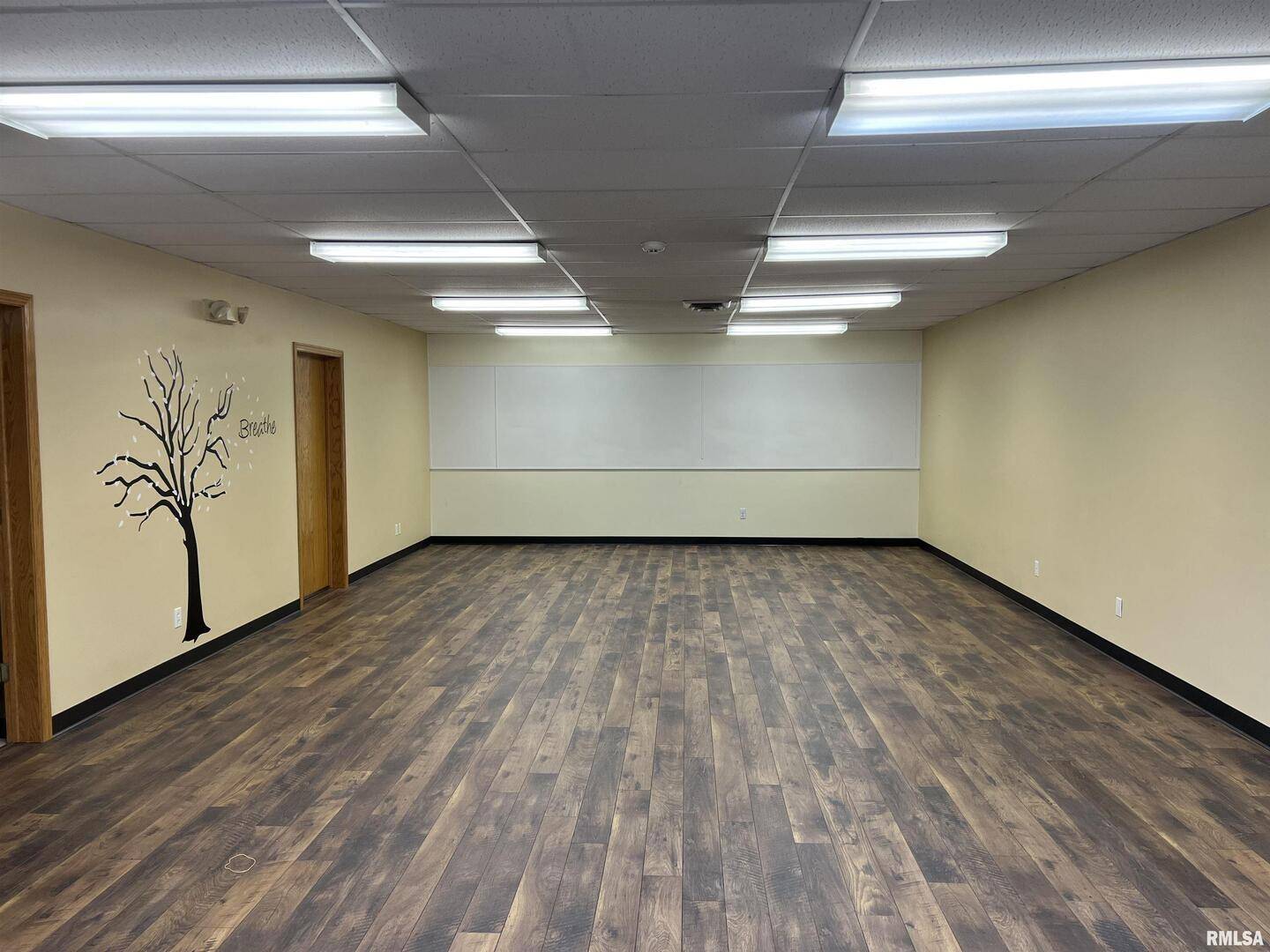 5123 MIDDLE RD #120, Bettendorf, IA 52722