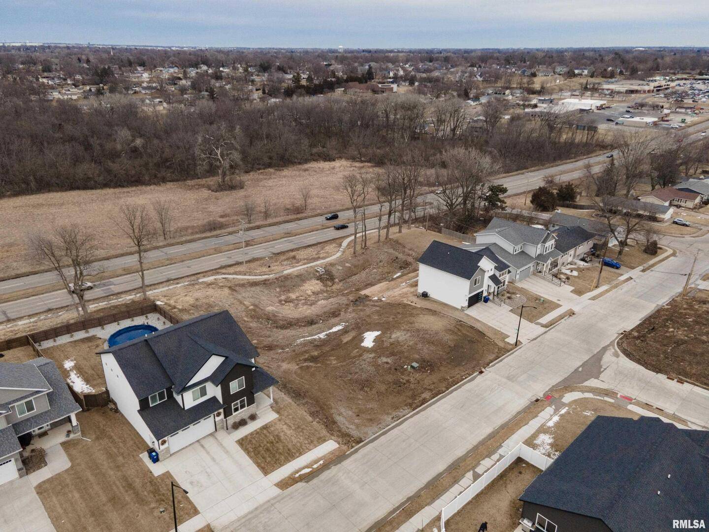 2728 W 38th PL, Davenport, IA 52806