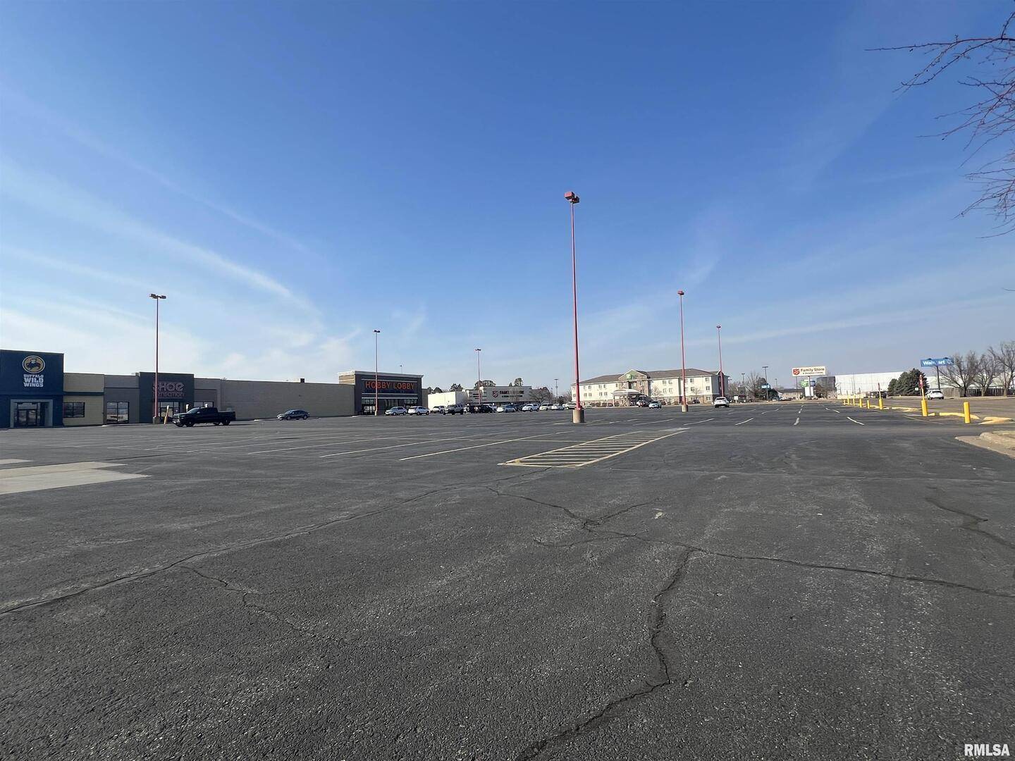 2900 25TH ST, Clinton, IA 52732