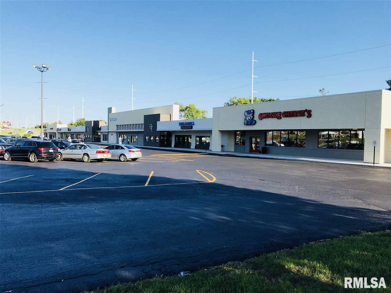 903 E KIMBERLY RD #21, Davenport, IA 52807