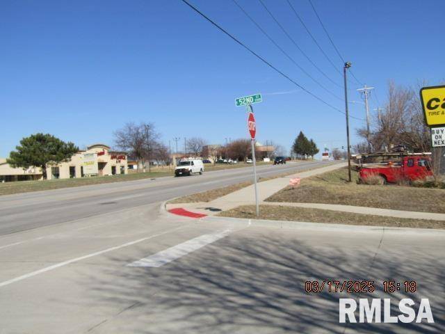 2195 53RD ST, Davenport, IA 52807