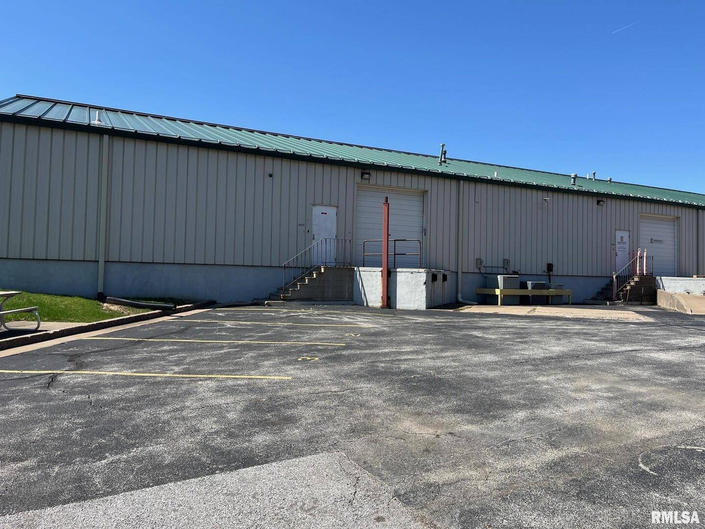 5217 GRAND AVE, Davenport, IA 52807