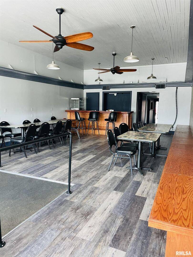 208 MAIN AVE, Clinton, IA 52732