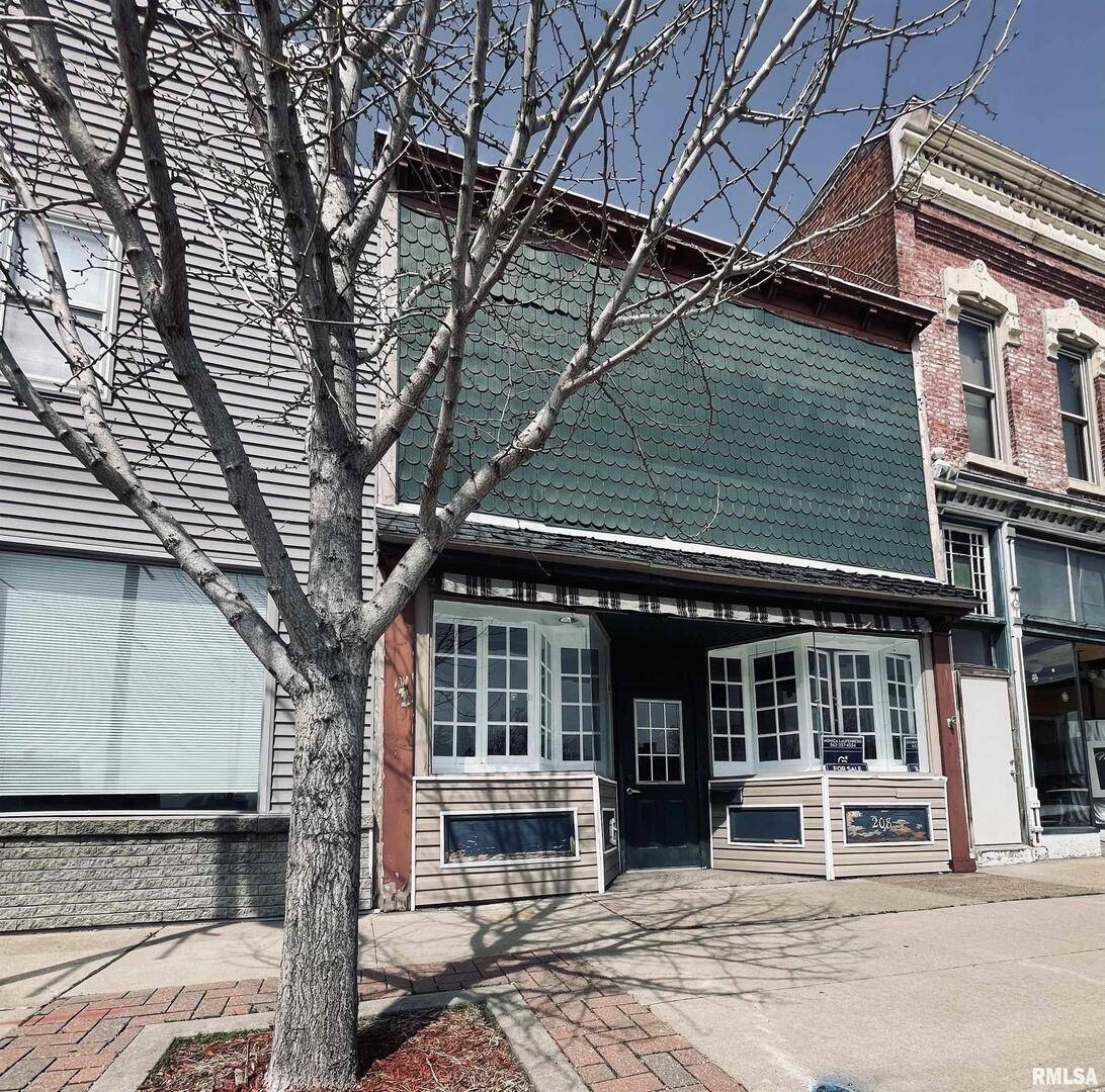 208 MAIN AVE, Clinton, IA 52732