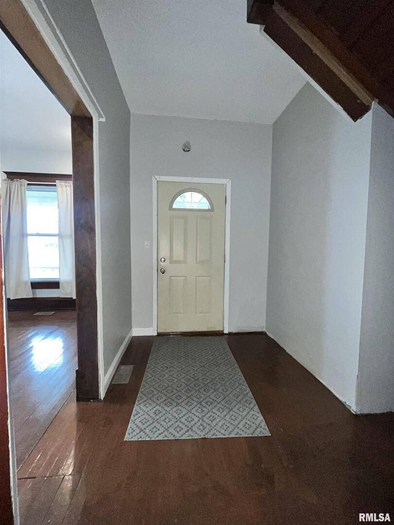 226 2ND AVE S, Clinton, IA 52732