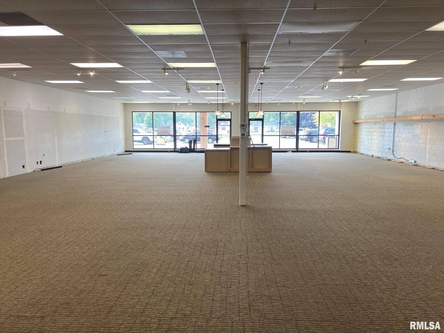 609 AVENUE OF THE CITIES, East Moline, IL 61244