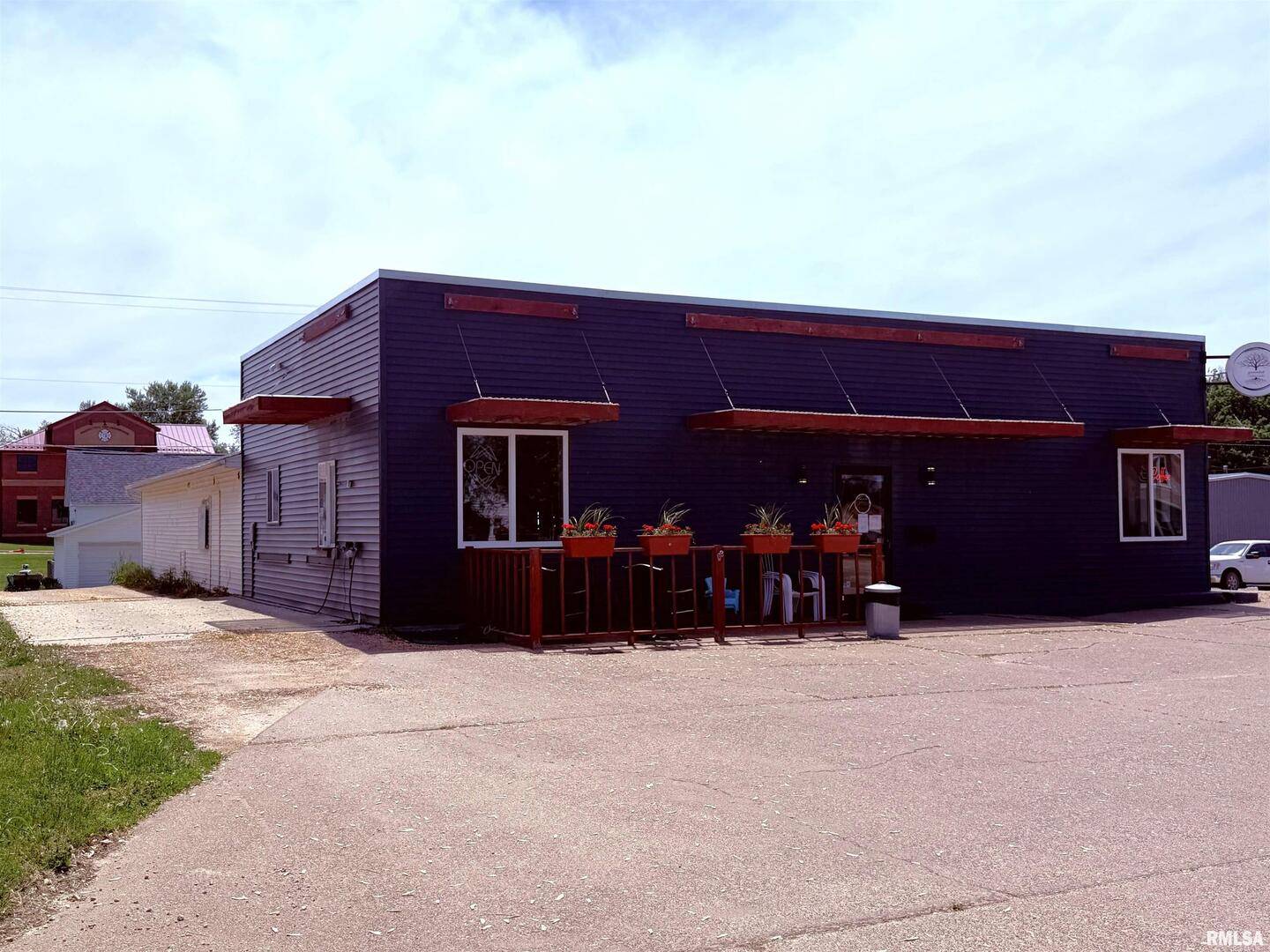 719 11TH ST, De Witt, IA 52742