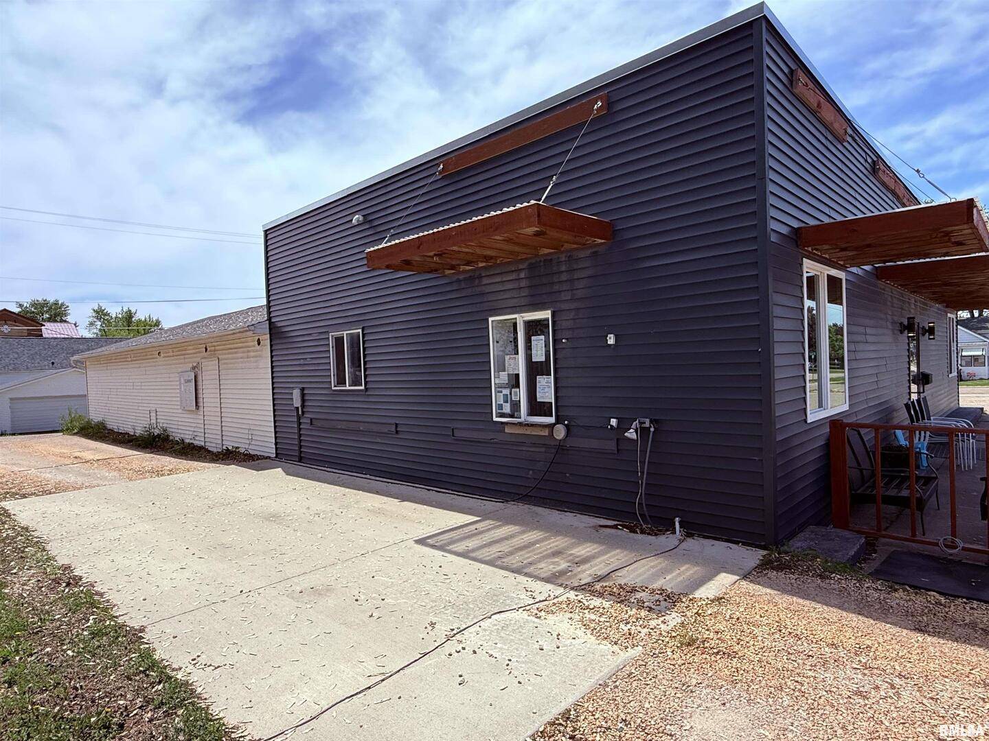719 11TH ST, De Witt, IA 52742