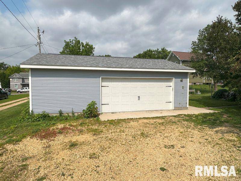 605 FULTON ST, Grand Mound, IA 52751