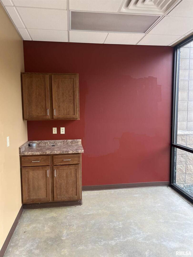215 N MAIN ST, Port Byron, IL 61275