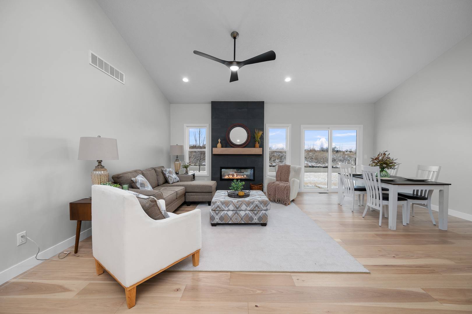 1875 Redbud CIR #102, Eldridge, IA 52748