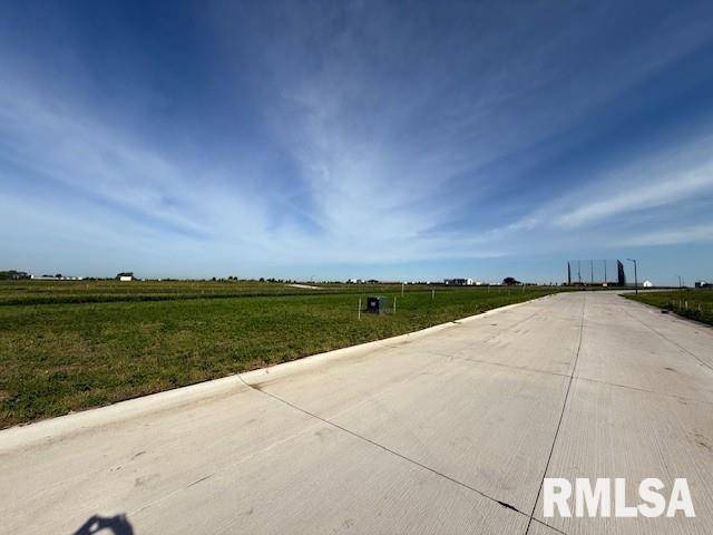 6302 MEYER RD, Bettendorf, IA 52722