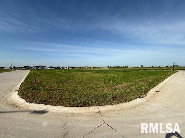 5726 MARTIN AVE, Bettendorf, IA 52722