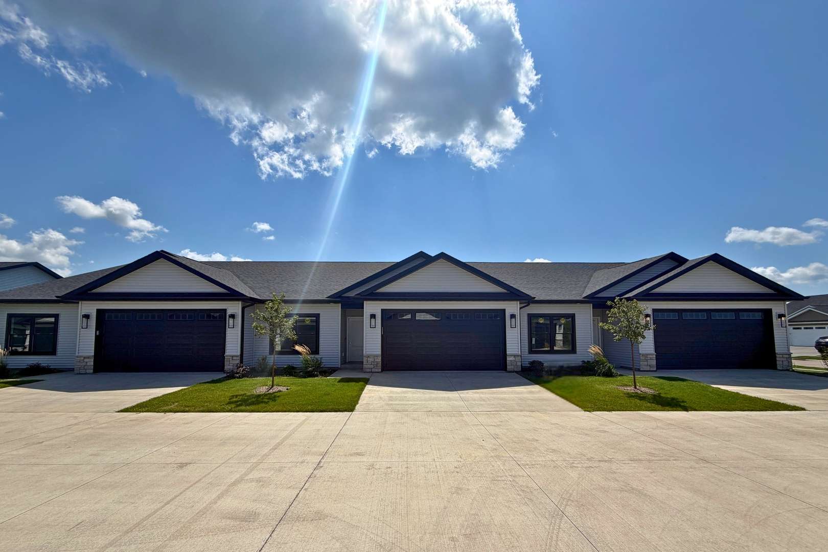 1867 REDBUD CIR #103, Eldridge, IA 52748