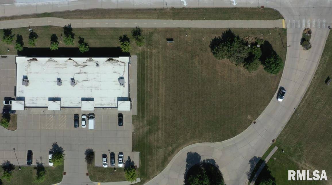 3280 RIDGE PT #BLDG2, Bettendorf, IA 52722