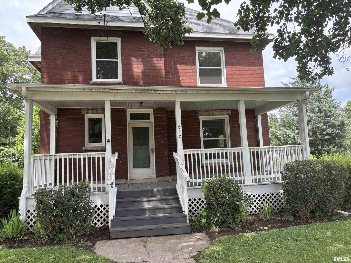 802 4TH ST W, Sterling, IL 61081