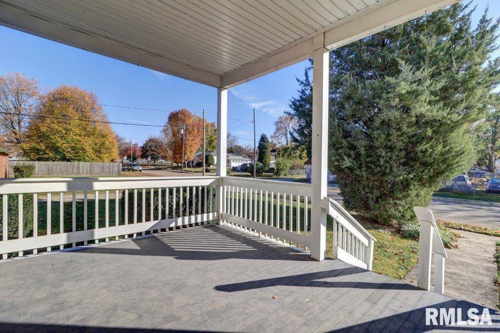 802 4TH ST W, Sterling, IL 61081