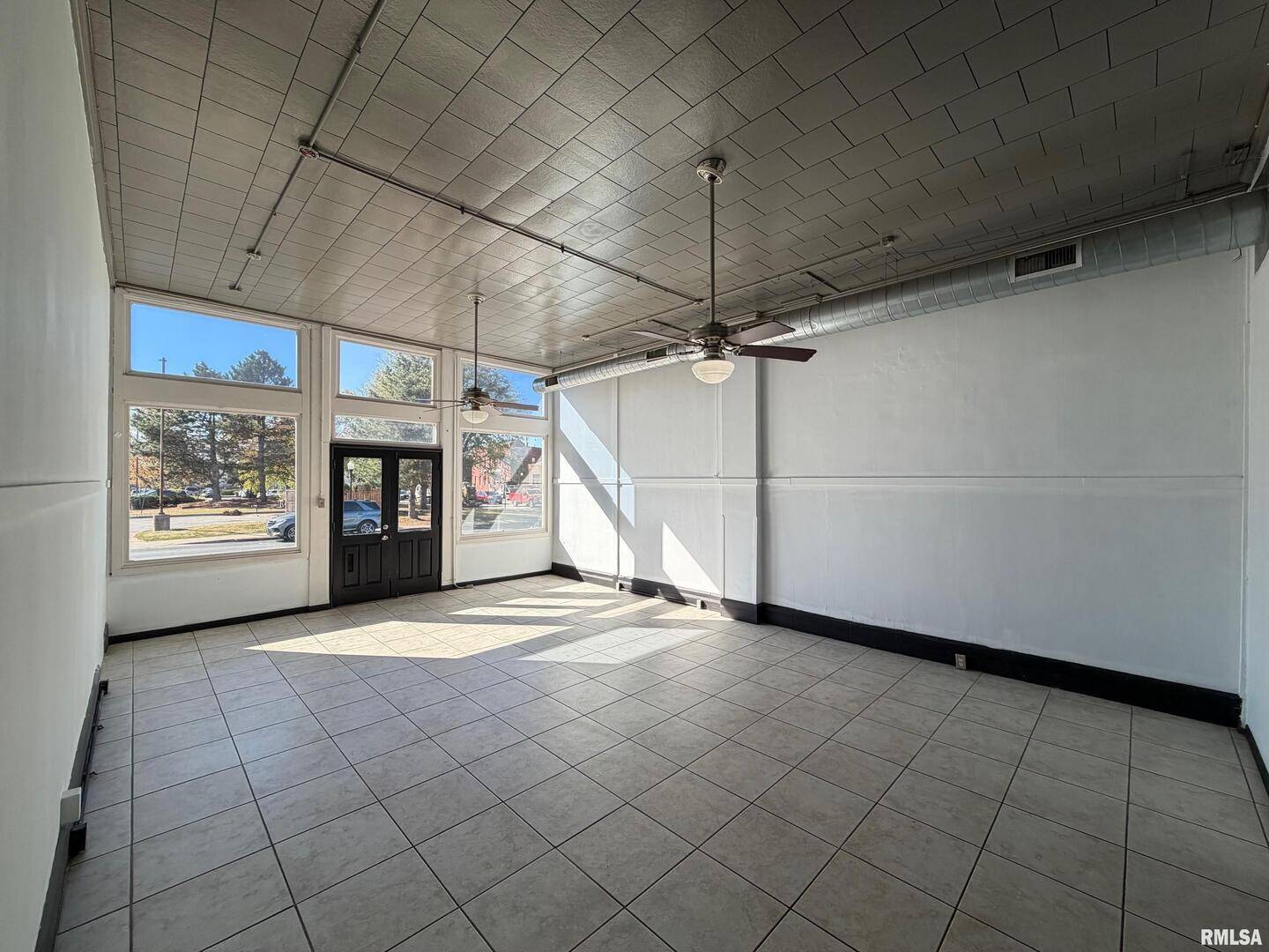 526 W 2ND ST, Davenport, IA 52801