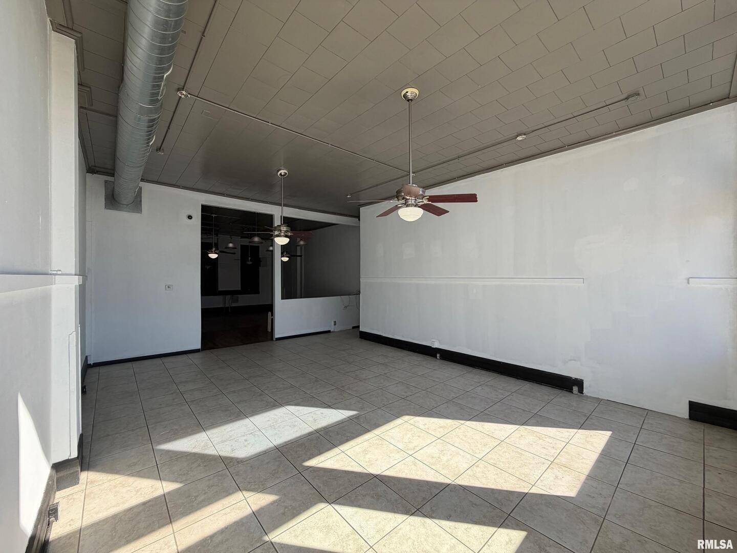 526 W 2ND ST, Davenport, IA 52801