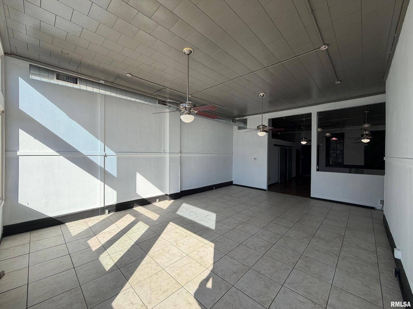 526 W 2ND ST, Davenport, IA 52801