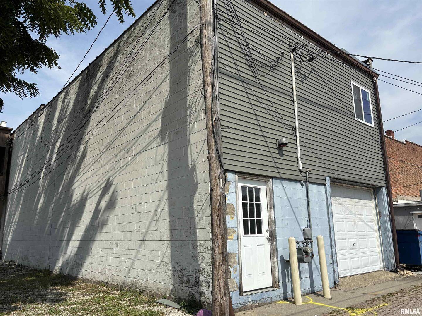 2323 N 2ND ST, Clinton, IA 52732