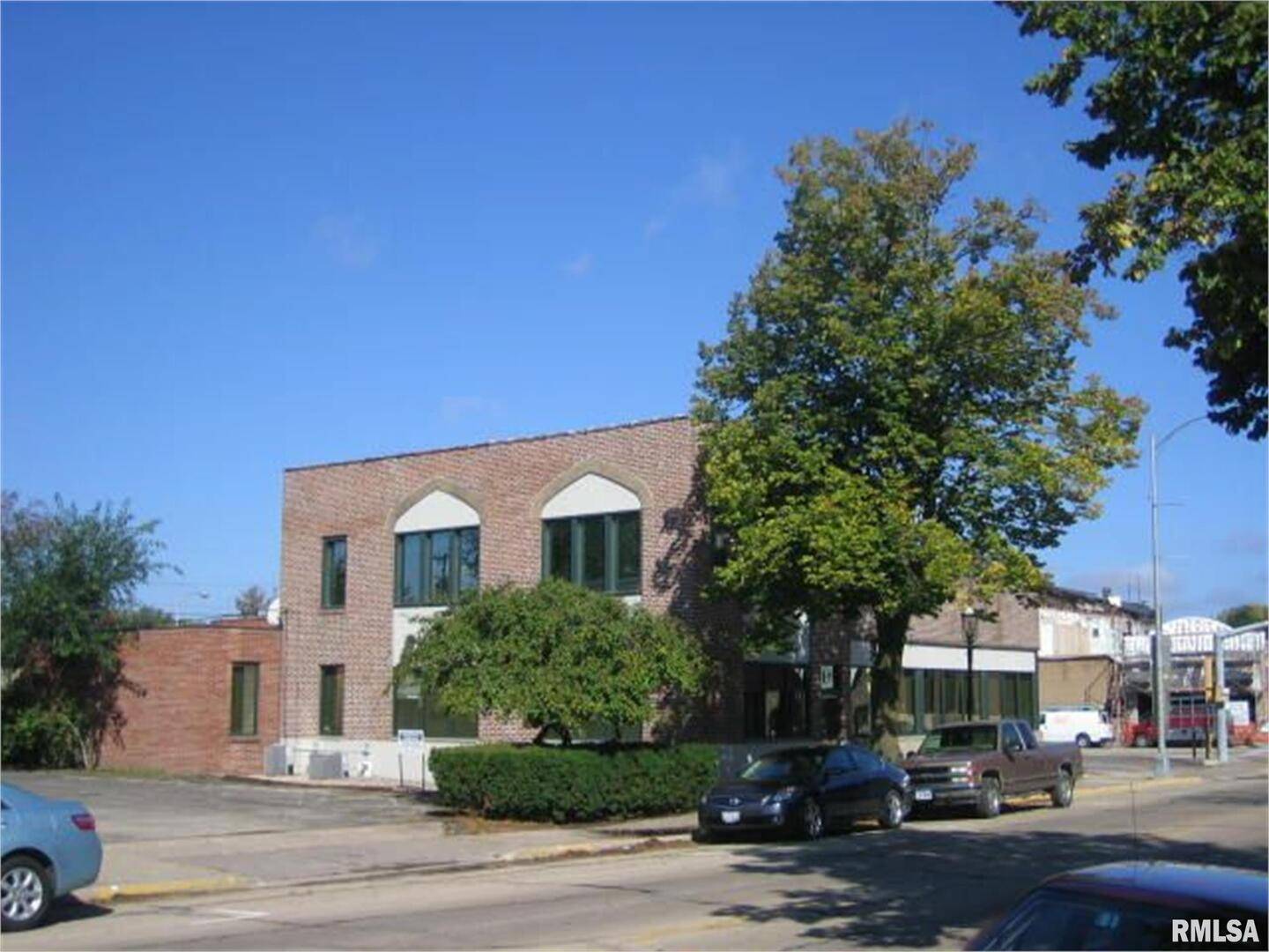 240 N BLUFF BLVD, Clinton, IA 52732