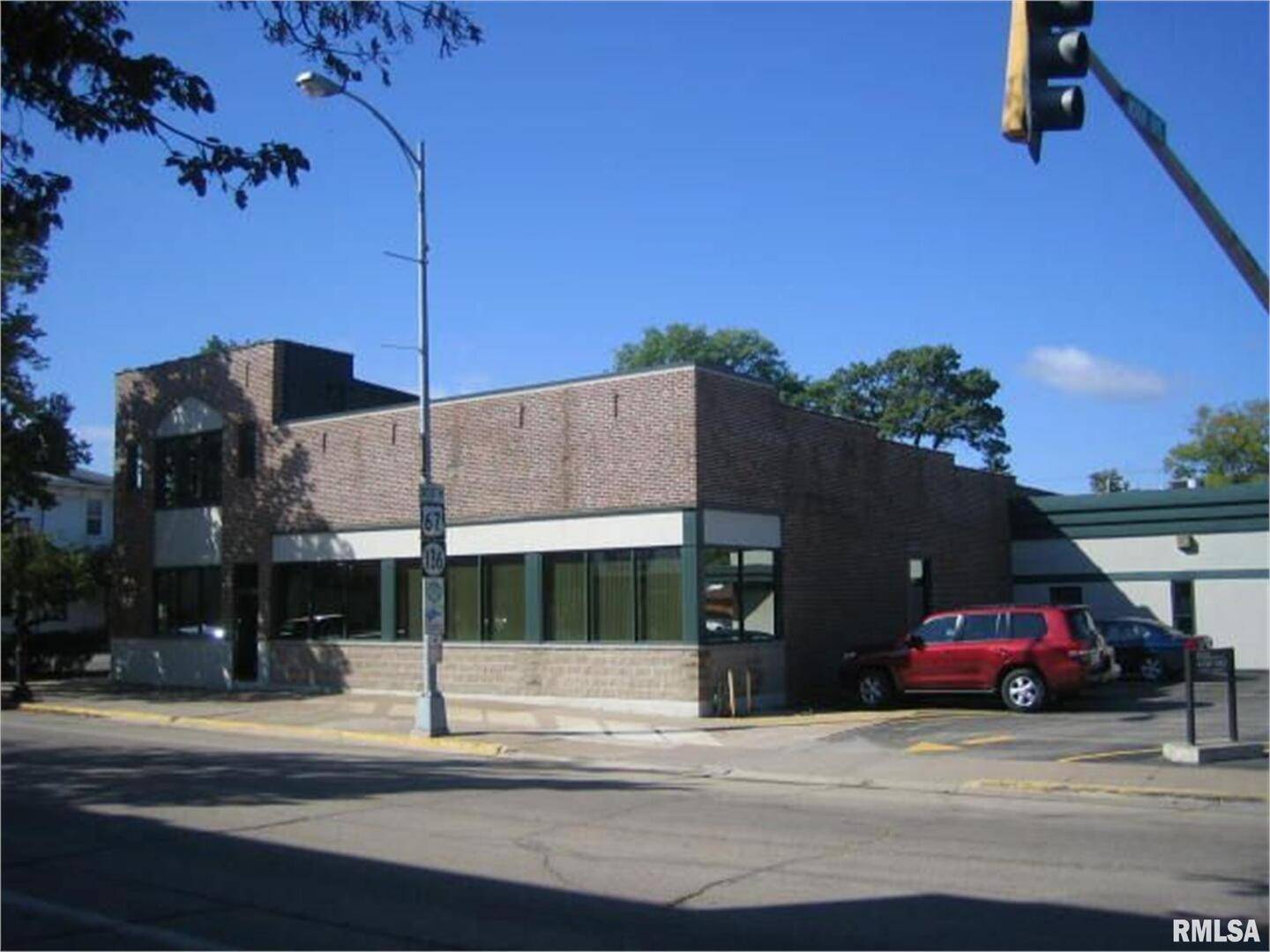240 N BLUFF BLVD, Clinton, IA 52732