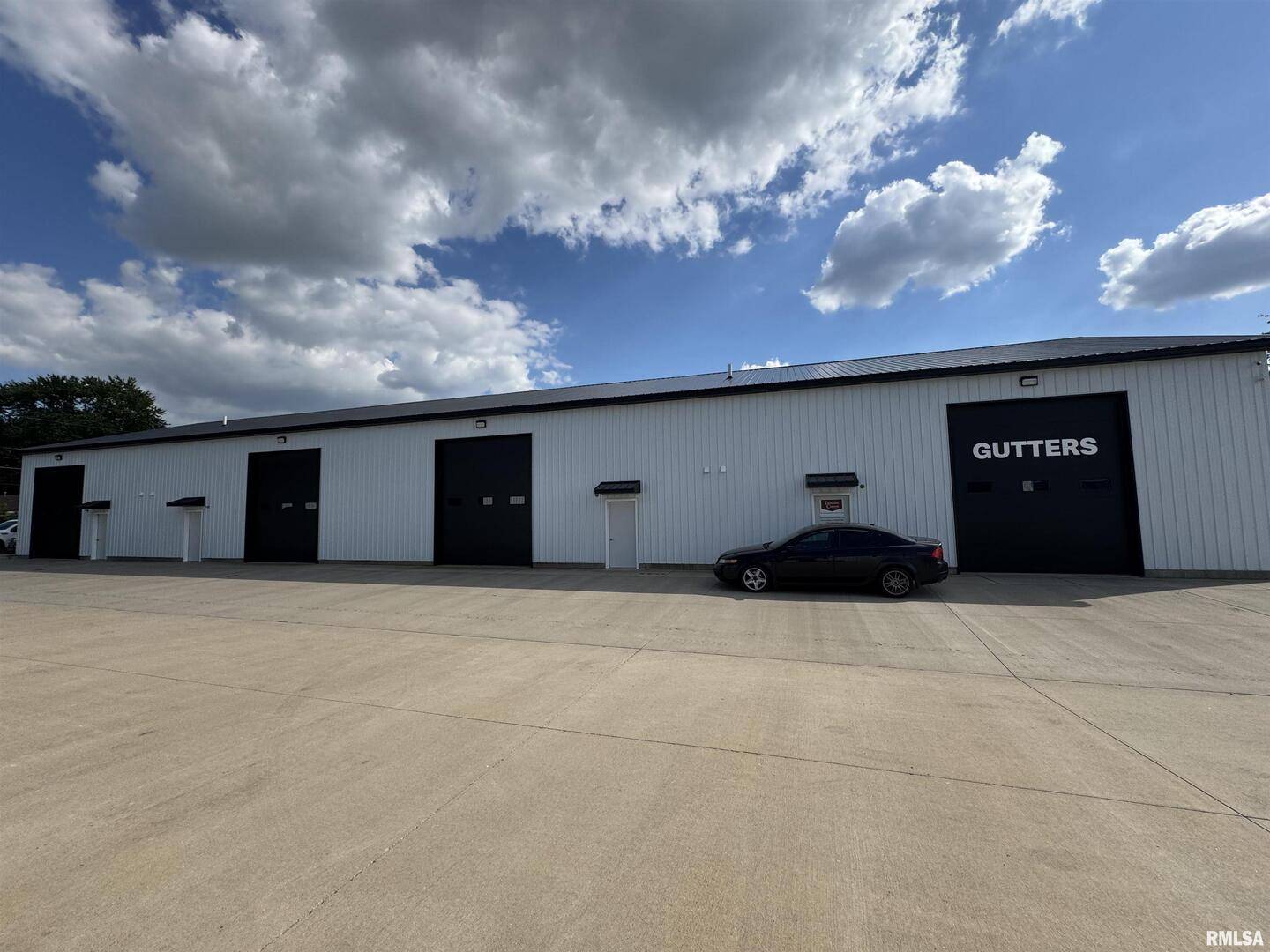 7205 HANCOCK CT, Davenport, IA 52806