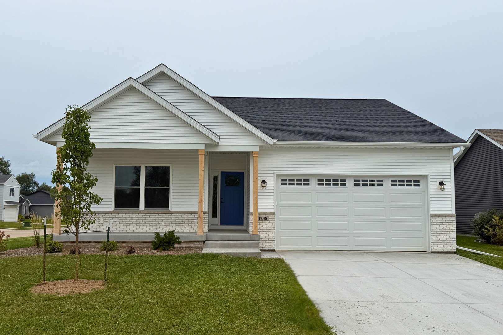 4738 W 11TH ST, Davenport, IA 52804