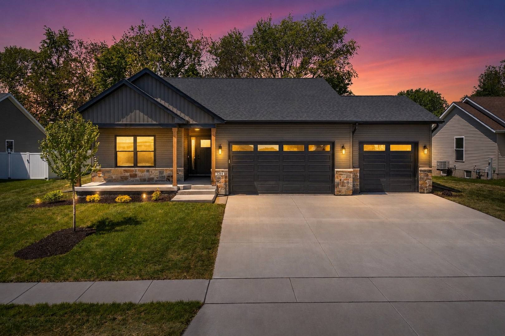 1210 Eagle's Crest DR, Davenport, IA 52804