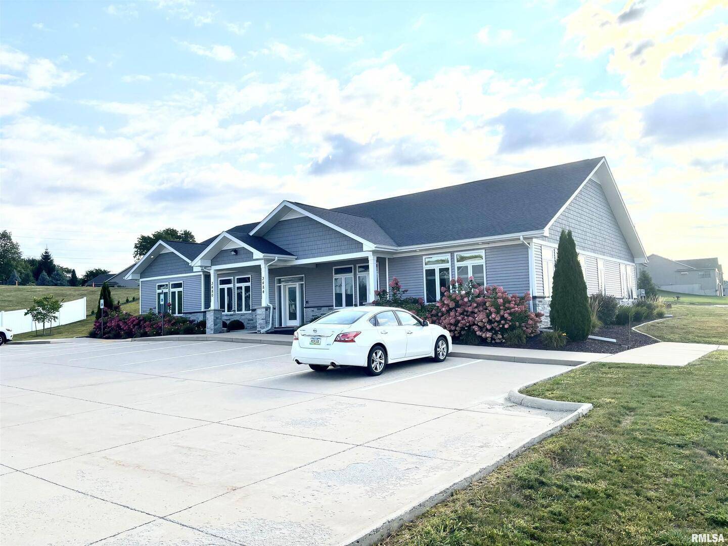3480 GLENBROOK CIR N, Bettendorf, IA 52722