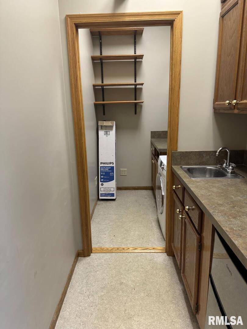 3359 MIDDLE RD #1, Bettendorf, IA 52722