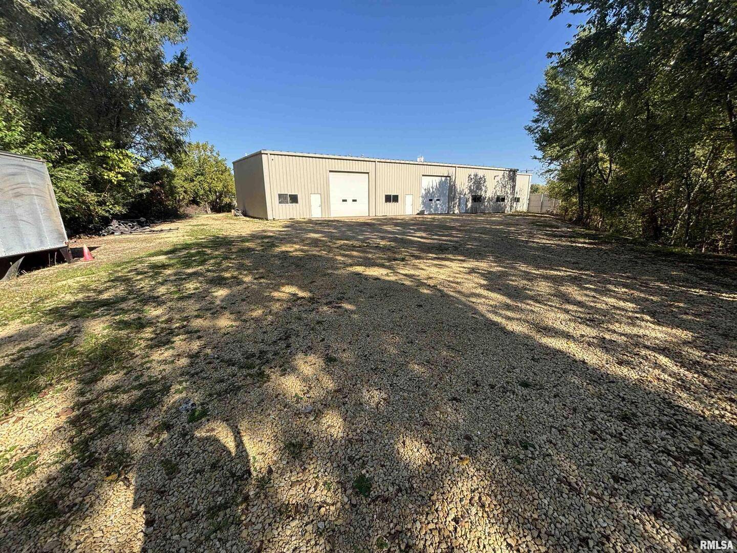 2301 MANUFACTURING DR, Clinton, IA 52732