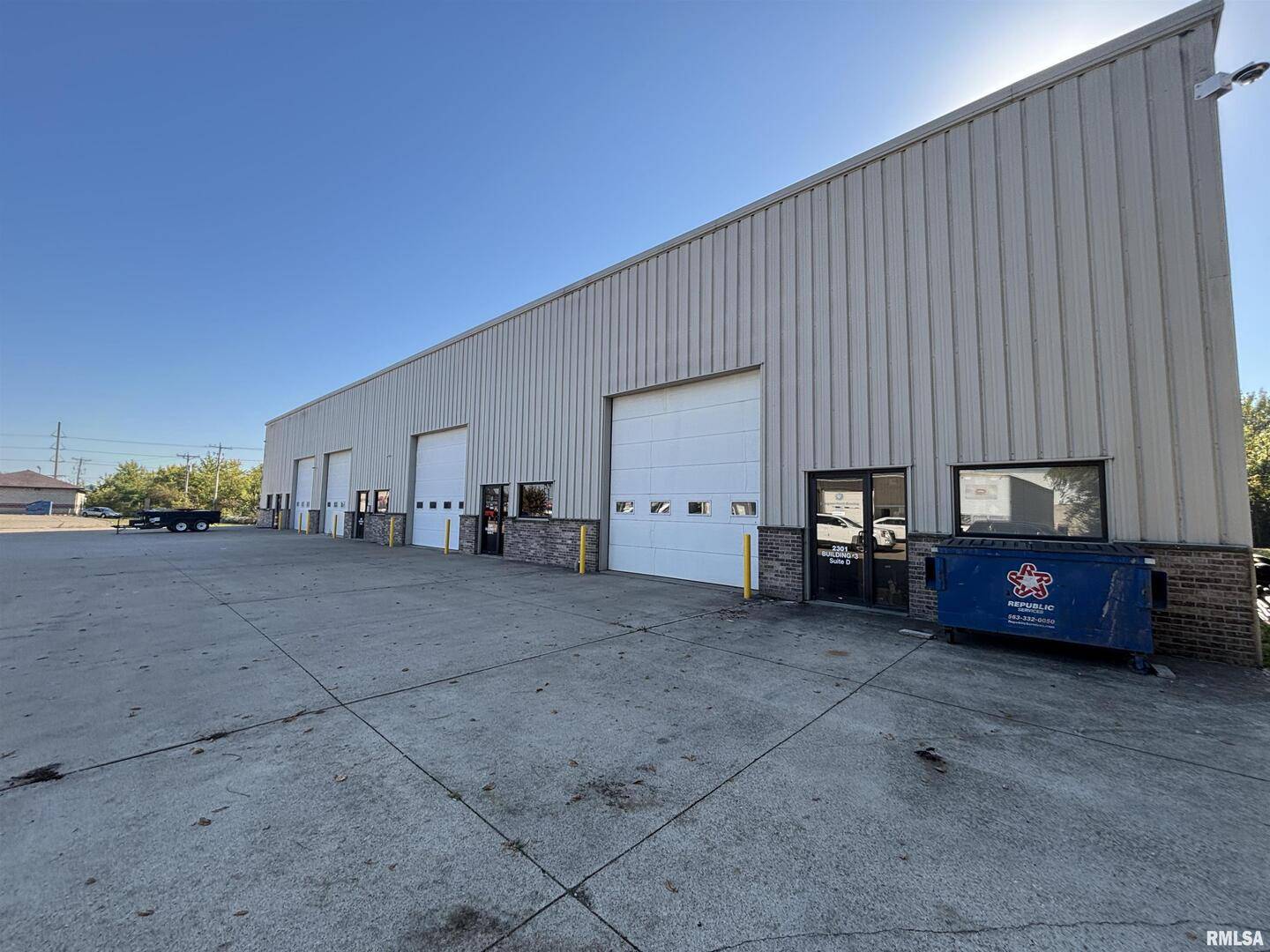 2301 MANUFACTURING DR, Clinton, IA 52732