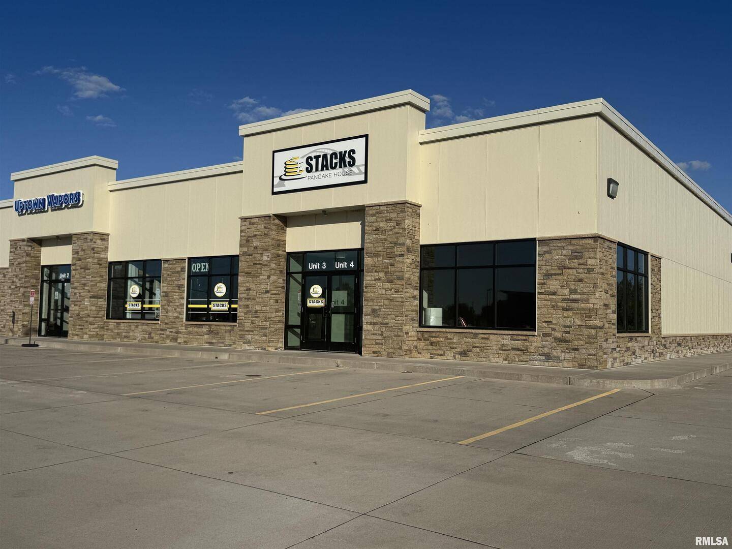 2010 Deere DR, Milan, IL 61264