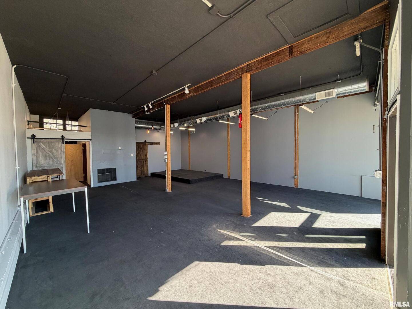 520 W 2ND ST, Davenport, IA 52801