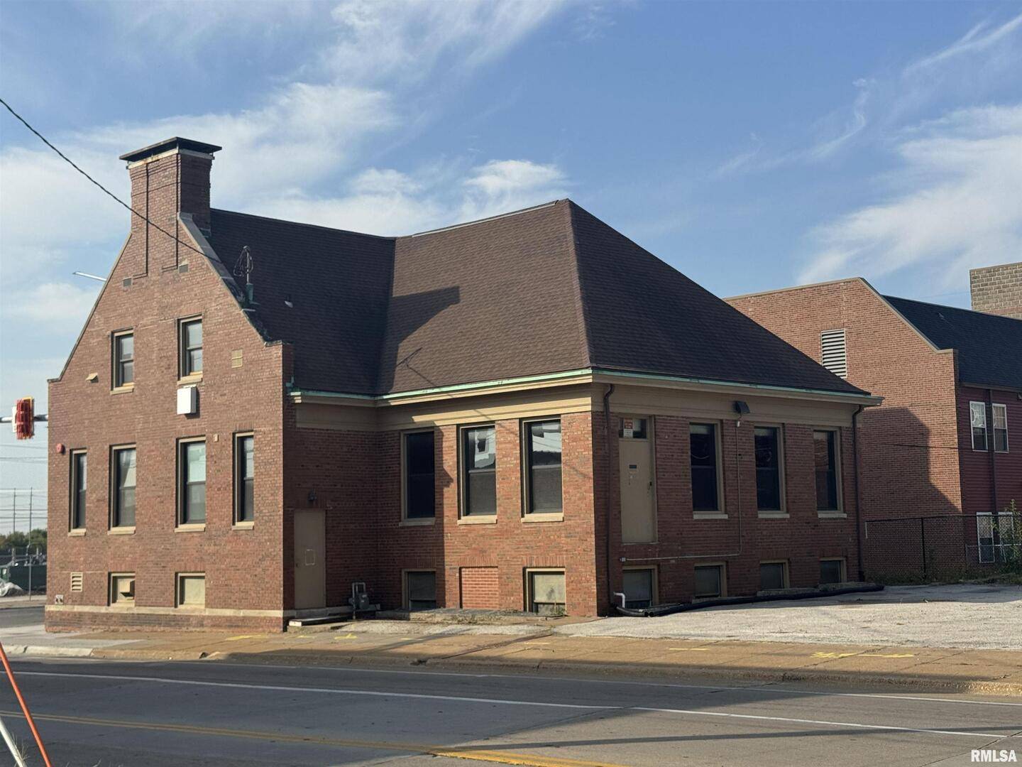 1202 W 3RD ST, Davenport, IA 52802