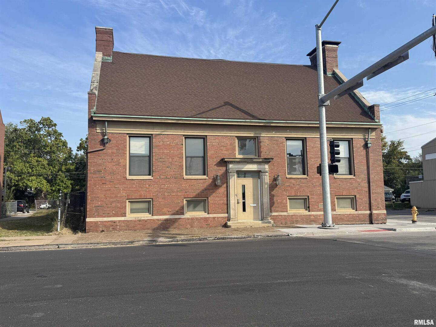 1202 W 3RD ST, Davenport, IA 52802