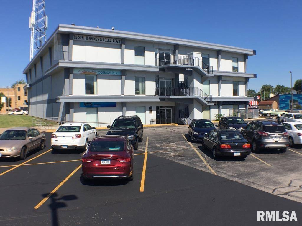 1706 N BRADY ST, Davenport, IA 52803